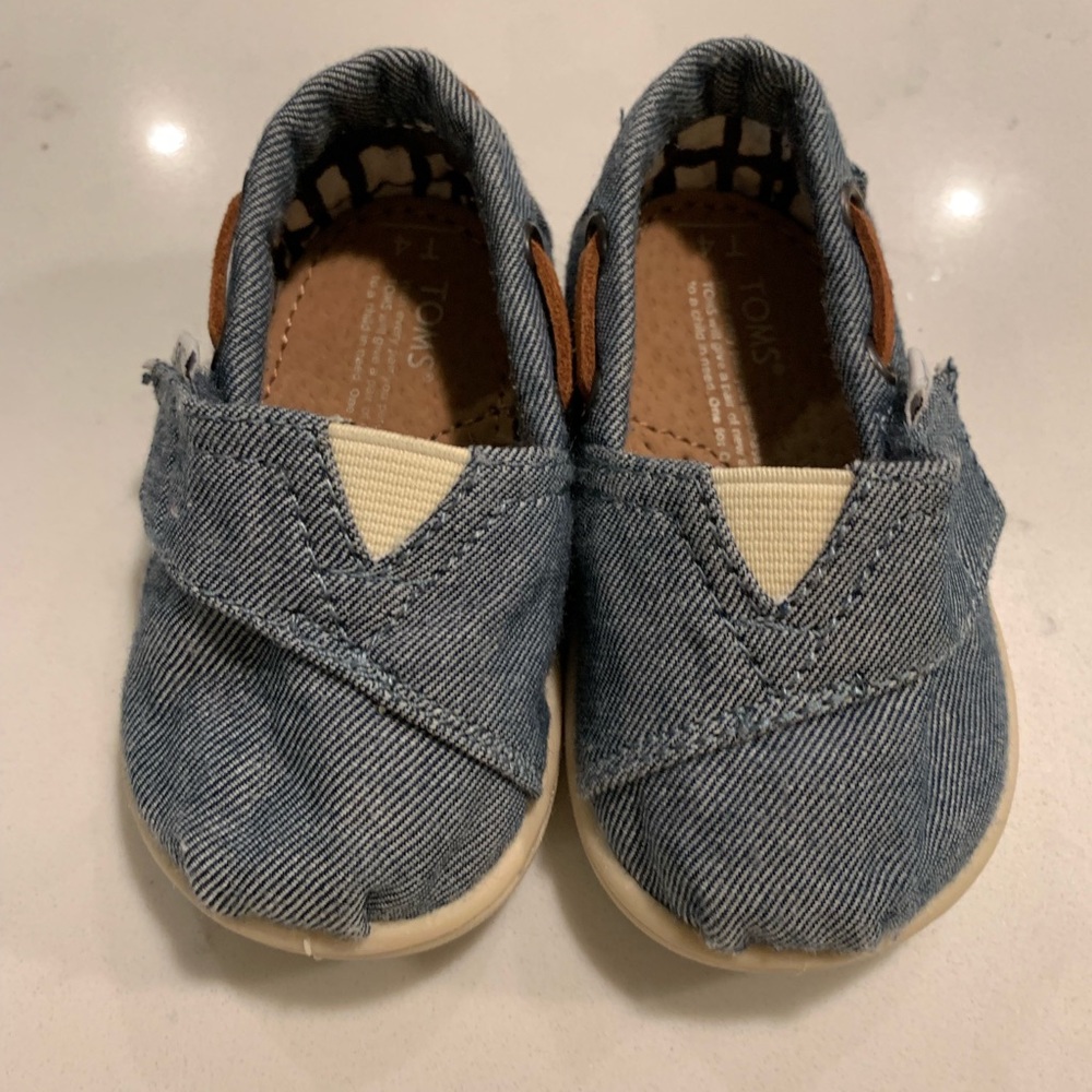 Baby TOMS - Size 4